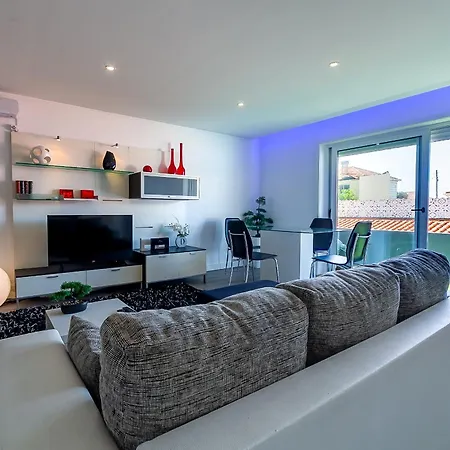 Lucky House *